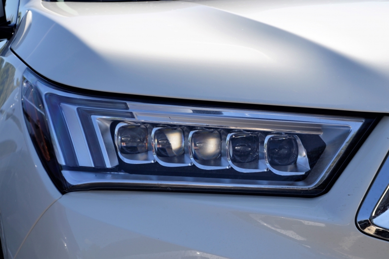 automobile-VENCE-min_acura-headlamp-2834131