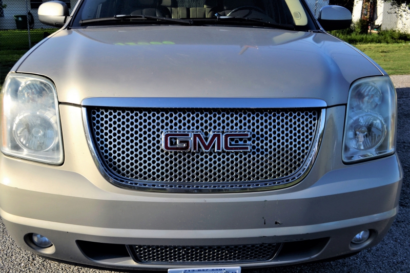 automobile-VENCE-min_gmc-yukon-truck-grill-2828425